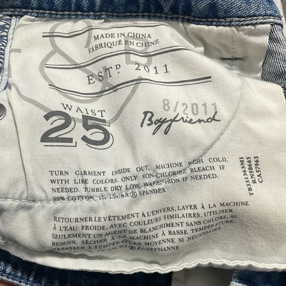 Treasure and Bond‎ Boyfriend Shorts 25 distressed raw hem - Picture 3 of 4